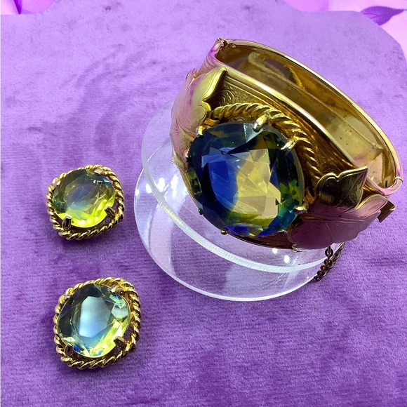 Sarah Coventry Versailles Gold and Green Art Glass Cuff And Clips  Set - Picture 5 of 7
